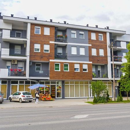 Apartman Nina Sremska Mitrovica Exterior foto