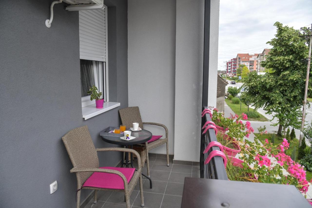 Apartman Nina Sremska Mitrovica Exterior foto